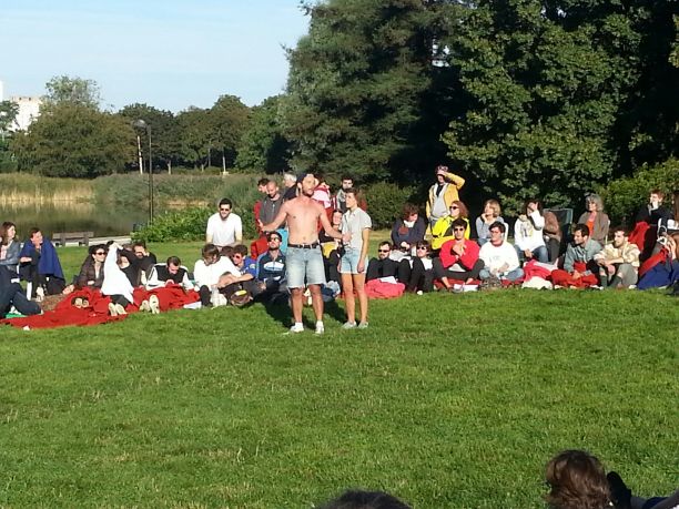 Œdipe, dans le parc de Nanterre dans le soleil du matin