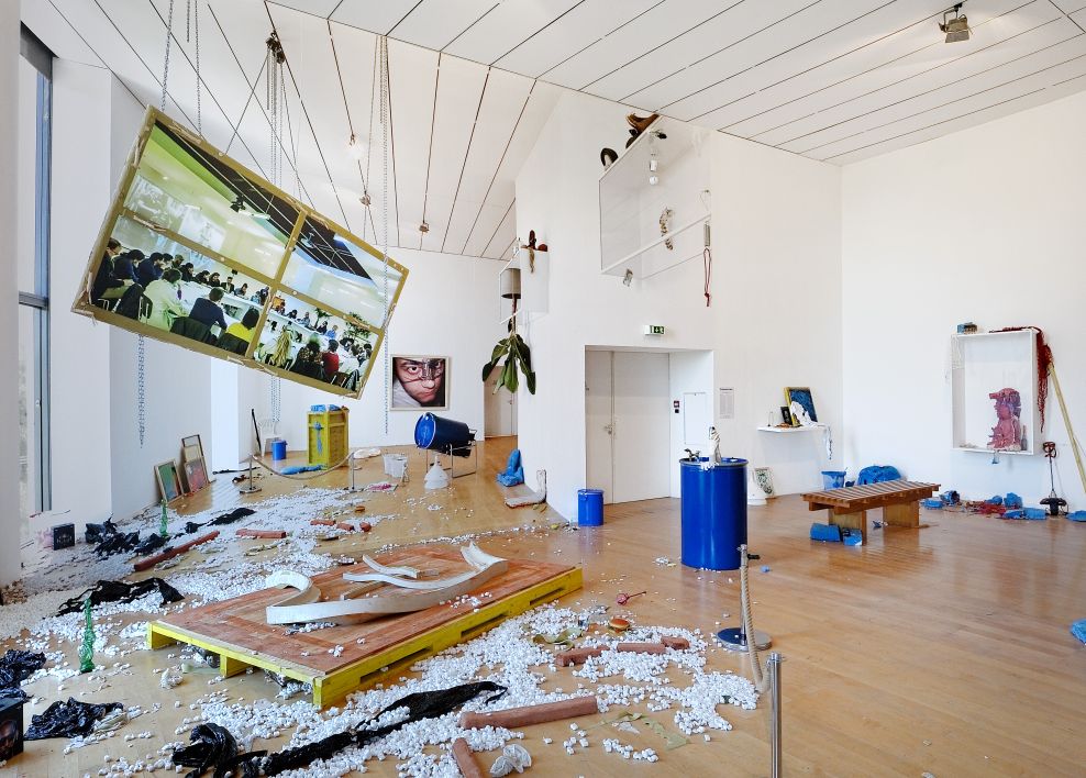 Emmanuelle Lainé, Il paraît que le fond de l'être est en train de changer, 2015. Courtesy de l'artiste. Emmanuelle Lainé, Il paraît que le fond de l'être est en train de changer, 2015. Courtesy de l'artiste.