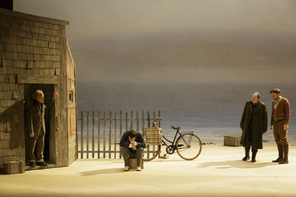 1. Evens (Laurent Stocker), Carlson (Jérémy Lopez), Hatch (Hervé Pierre) et Hollarcut (Stéphane Varupenne). Photo Christophe Raynaud de Lage.