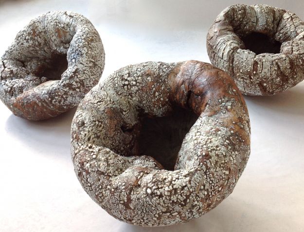 Futamura, Yoshimi – Vasque, 2014, grès et porcelaine 43 x 52 x 44cm